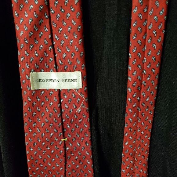 Geoffrey Beene Red & Blue Mini Paisley Silk Tie - Picture 5 of 5